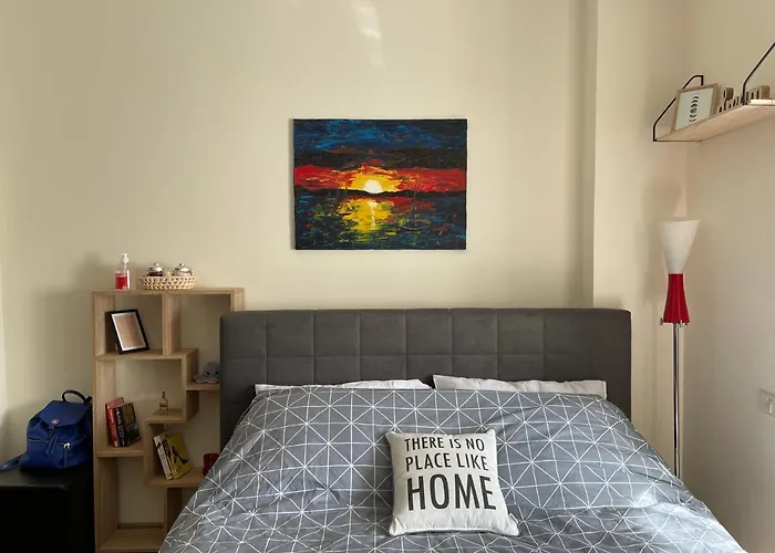 Lovely One Bedroom In ティラナ