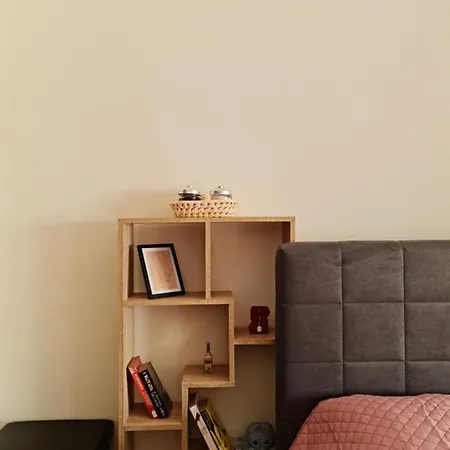Апартаменты Lovely One Bedroom In Тирана