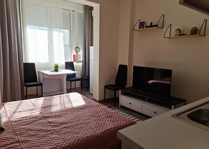 Lägenhet Lovely One Bedroom In Tirana
