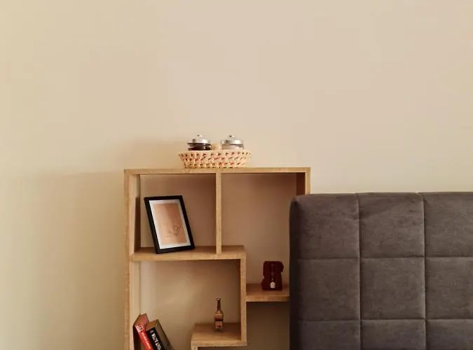 Lägenhet Lovely One Bedroom In Tirana